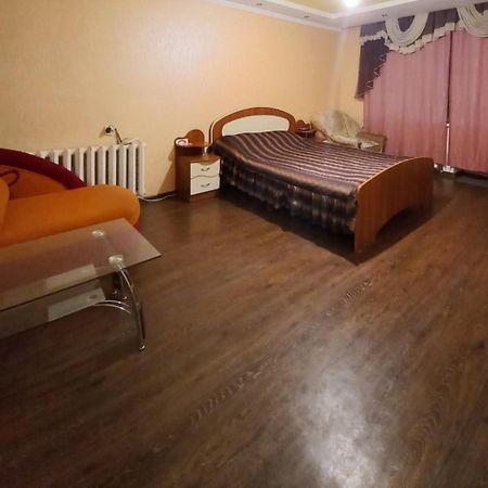 1 Комнатная Квартира Остановка Торговый Центр Čerkasy Esterno foto